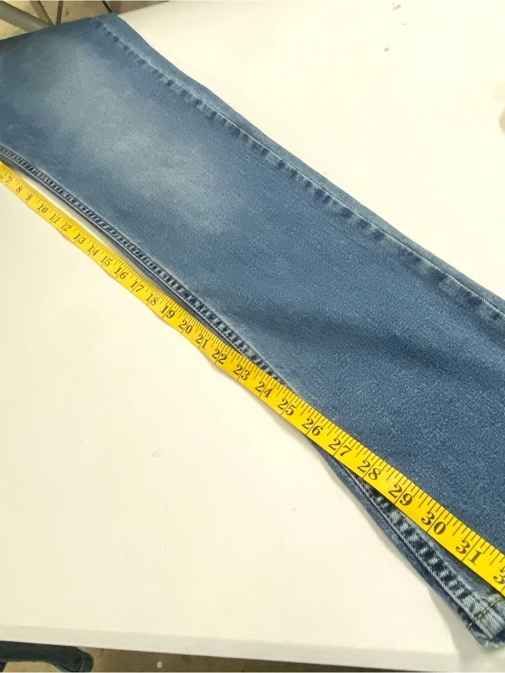 Hollister Men’s Slim Straight Epic Flex size 33X34 Jeans Medium Was Stretch